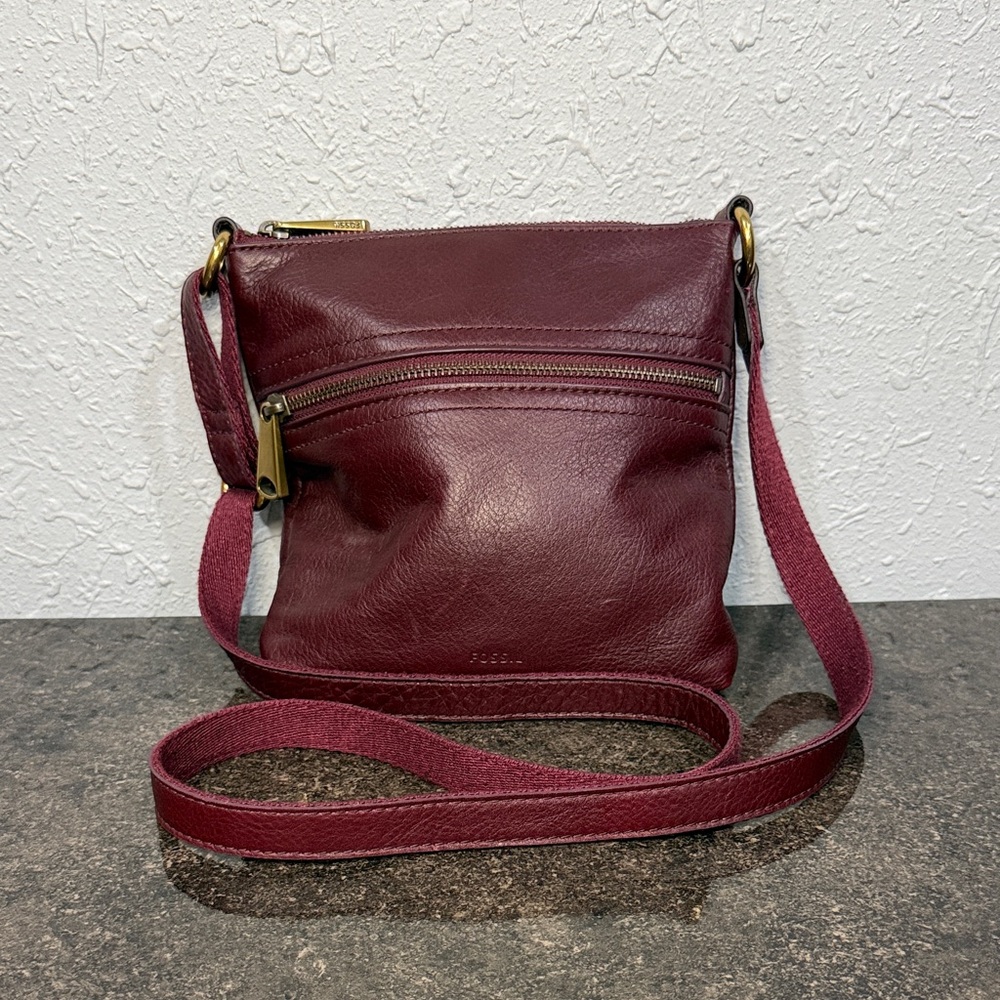 Fossil Voyager Small Burgundy Leather Crossbody Bag RARE